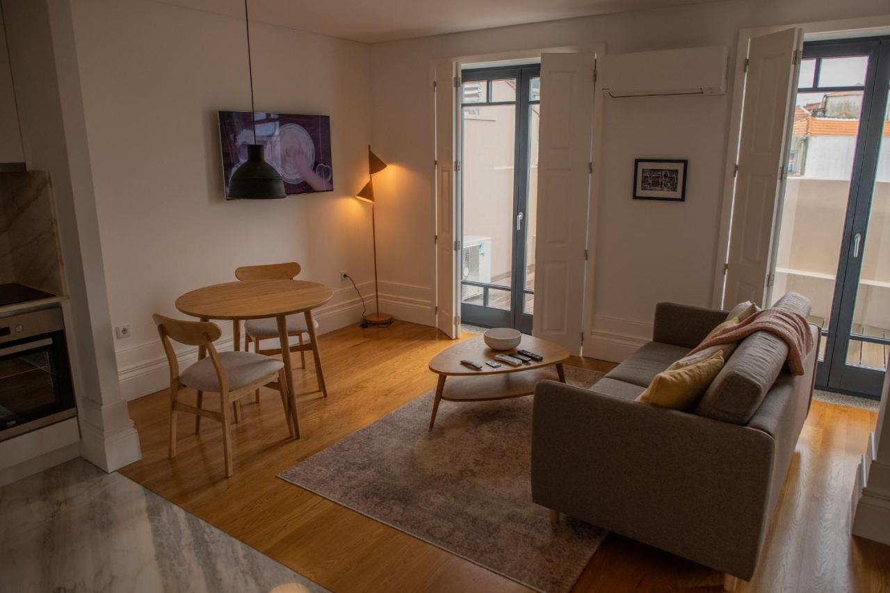 Spacious Studio W/ Balcony & Ac By Lovelystay Porto Exterior photo